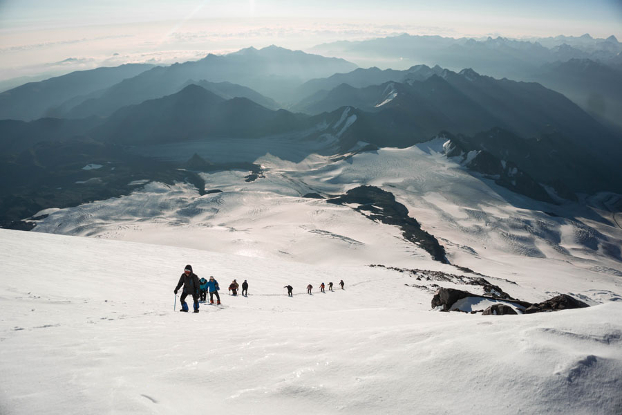 驕傲！山美股份歐洲員工勇攀歐洲第一峰-厄爾布魯士峰