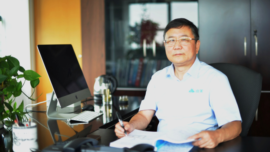 楊安民從業(yè)卅五周年系列報(bào)道--“三十五年磨一劍，山更美，業(yè)更精”專訪