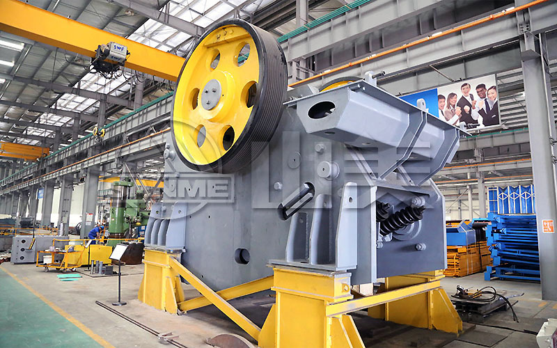 900*1200鄂式破碎機(jī)多少錢一臺(tái)？產(chǎn)量如何？