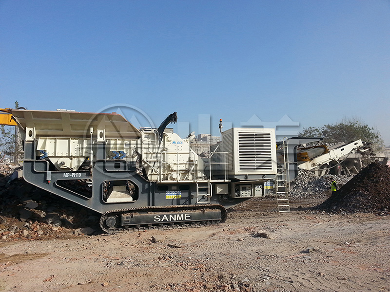 與傳統(tǒng)的固定式破碎機(jī)相比，移動(dòng)破碎站有哪些特點(diǎn)？