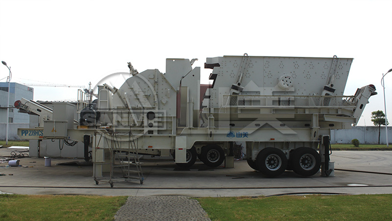 與傳統(tǒng)的固定式破碎機(jī)相比，移動(dòng)破碎站有哪些特點(diǎn)？