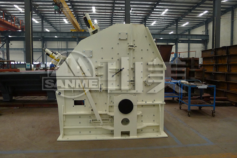 圓錐破碎機(jī)和反擊式破碎機(jī)的具體區(qū)別表現(xiàn)在哪些方面？