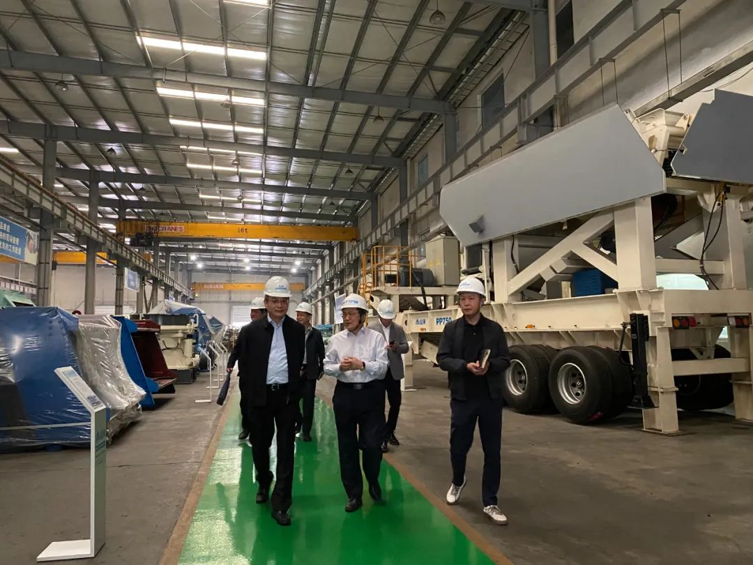 奉賢區(qū)人大常委會黨組書記、主任張培榮一行蒞臨上海山美股份開展“優(yōu)環(huán)境、穩(wěn)經(jīng)濟”大走訪大調(diào)研