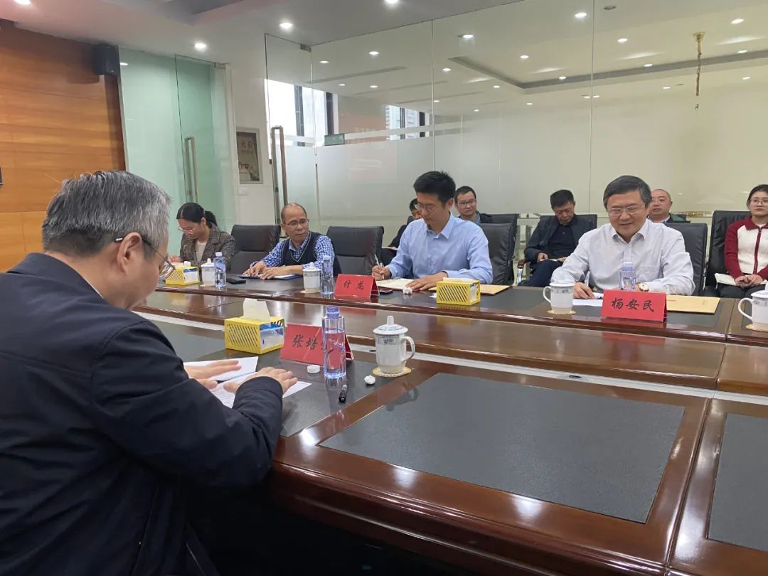 奉賢區(qū)人大常委會黨組書記、主任張培榮一行蒞臨上海山美股份開展“優(yōu)環(huán)境、穩(wěn)經(jīng)濟”大走訪大調(diào)研