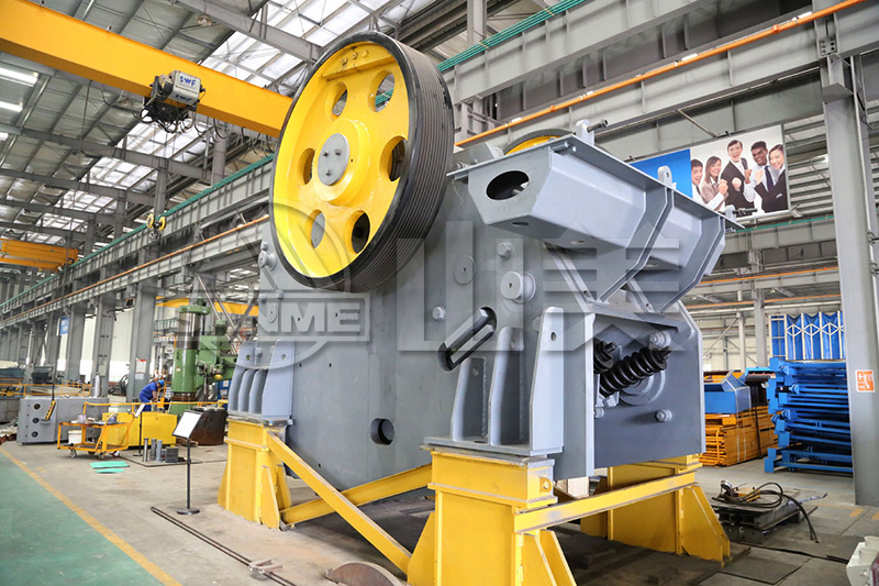 如何保證顎式破碎機(jī)出料均勻？