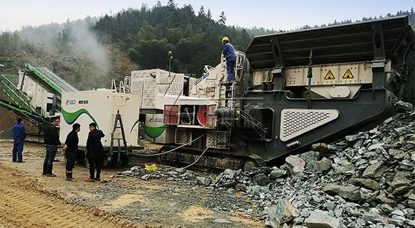 時(shí)產(chǎn)值近600萬(wàn)！山美移動(dòng)式破碎篩分一體站助力江蘇高碳鉻鐵礦破碎項(xiàng)目建設(shè)