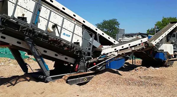 時(shí)產(chǎn)值近600萬(wàn)！山美移動(dòng)式破碎篩分一體站助力江蘇高碳鉻鐵礦破碎項(xiàng)目建設(shè)
