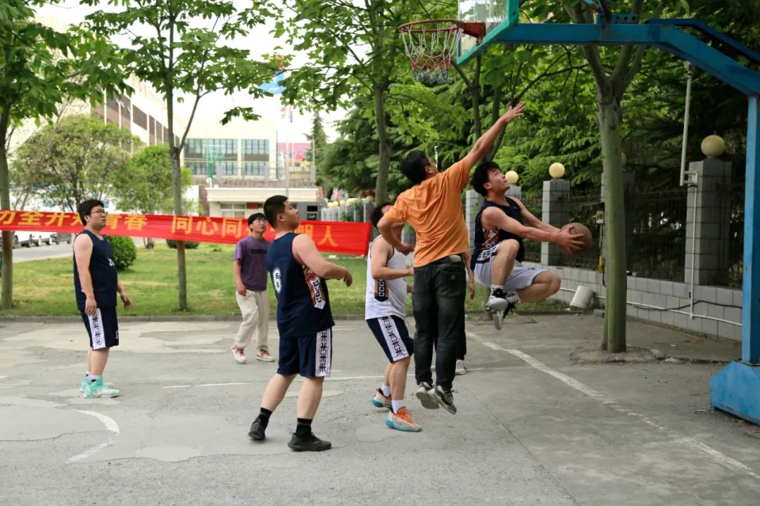上海山美股份2025春季運(yùn)動會火熱啟幕！拔河、籃球預(yù)賽燃情開戰(zhàn)