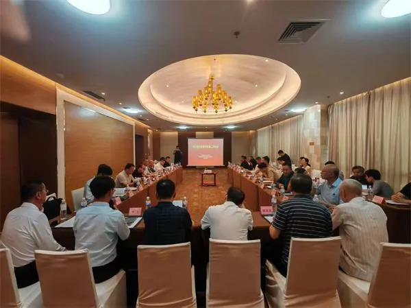 董事長(zhǎng)楊安民參加中環(huán)協(xié)建筑垃圾管理與資源化工作委員會(huì)第三屆主任委員會(huì)第二次會(huì)議